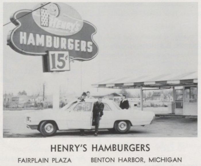 Henrys Hamburgers - Benton Harbor - Fairplain Plaza 1681 M-139 (newer photo)